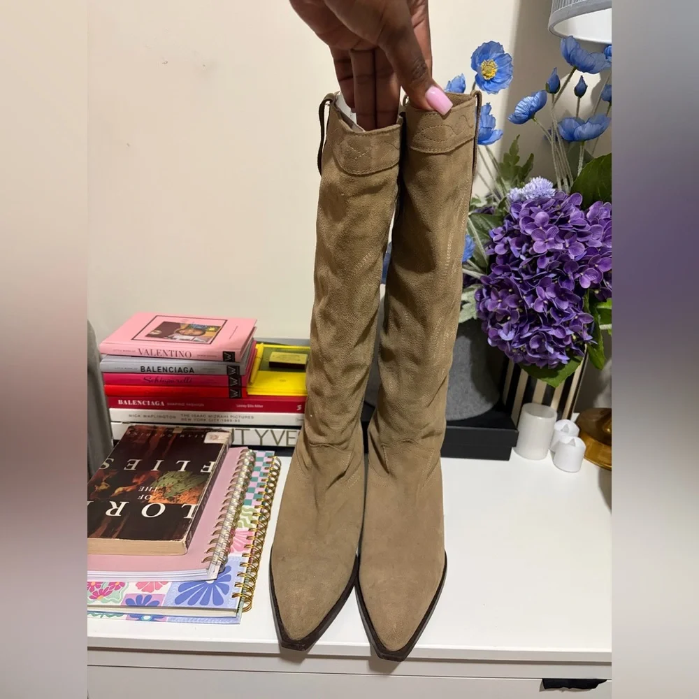 Zara Women’s Knee-High Suede cowboy Boots in Tan